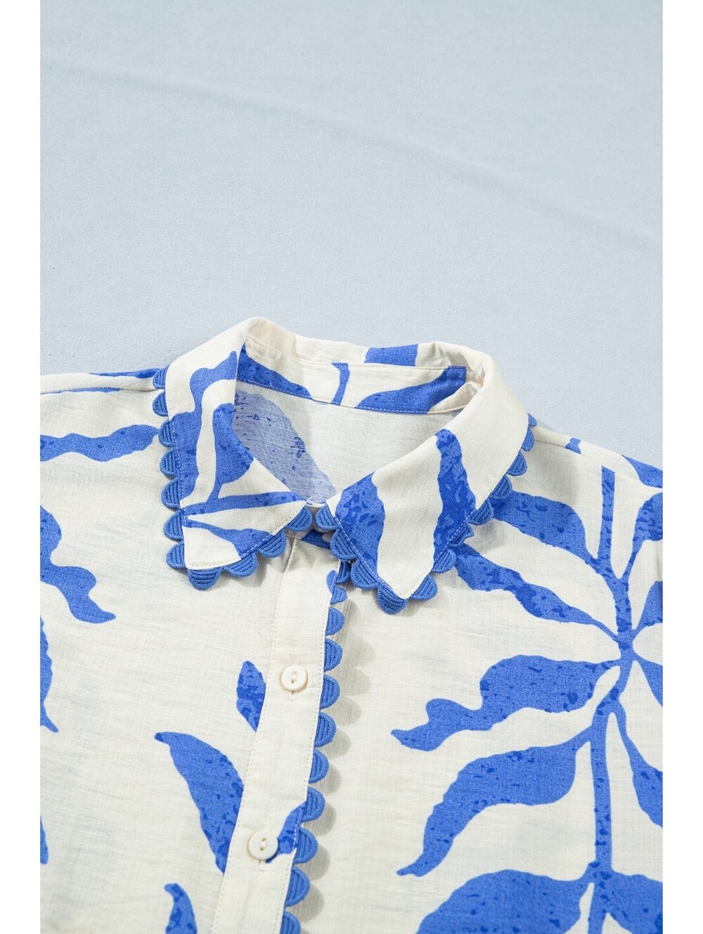 Blue and White Leaf Print Midi Dress with Puff Sleeves and Scalloped Collar - Picture 3 of 5